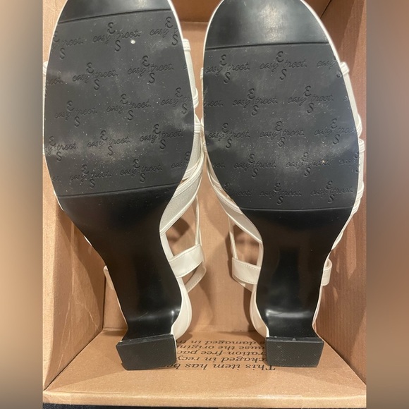 Easy Street womens Tristen Heeled White Strappy Hush Puppy Sandal, Size 11WW - Picture 11 of 11